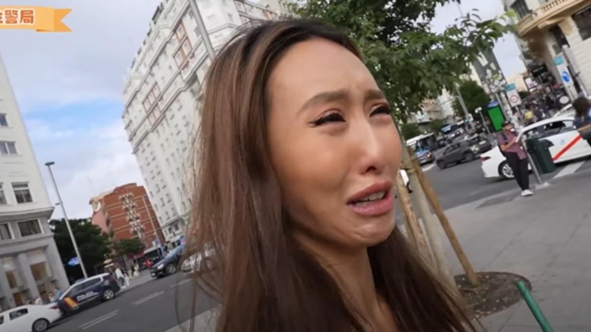 薔薔遊西班牙出事了!包遭竊丟「13萬黃金戒指」 街頭崩潰痛哭進警局