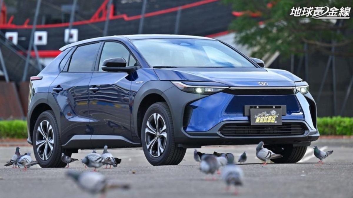 Toyota bZ4X與Crown需要進行前識別攝影機軟體更新。(圖/地球黃金線)