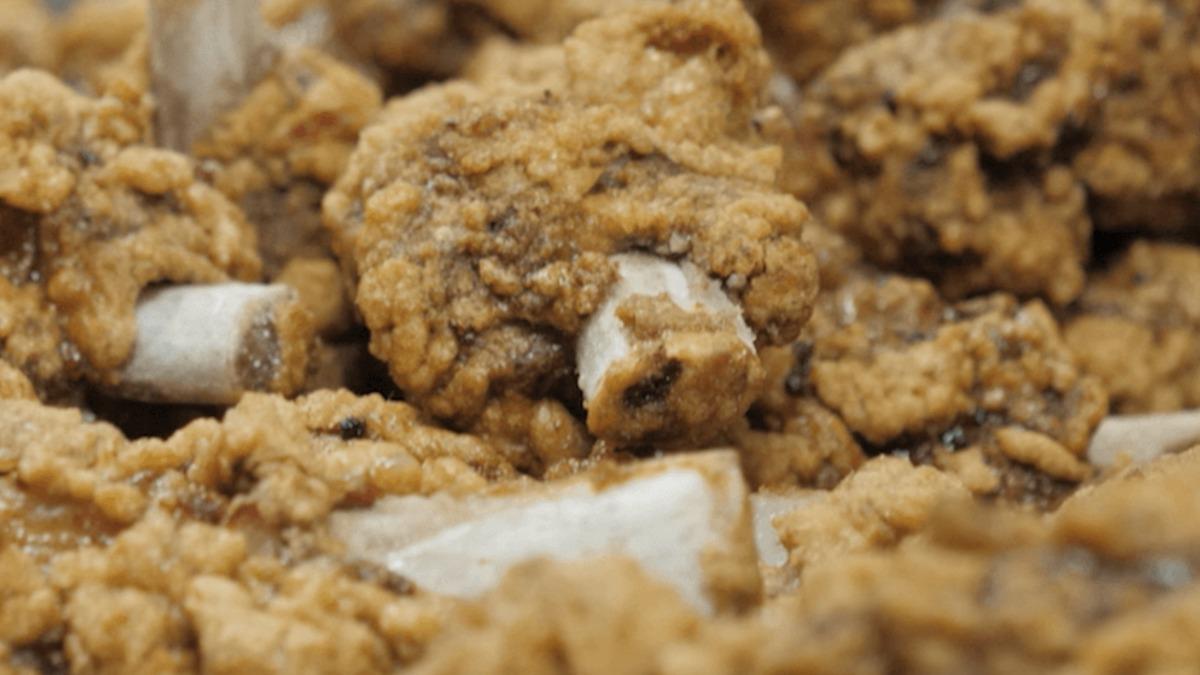 招牌菜排骨酥。(圖/翻攝自米其林官網)