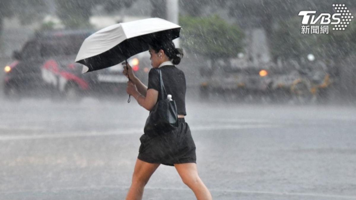 天氣/國家警報響了!對流旺盛「15縣市大雨特報」 下到入夜