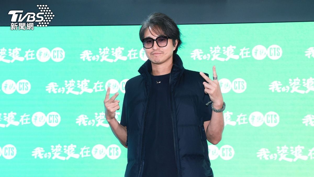 王少偉練習詐騙話術滿滿成就感。(圖/趙世平攝)