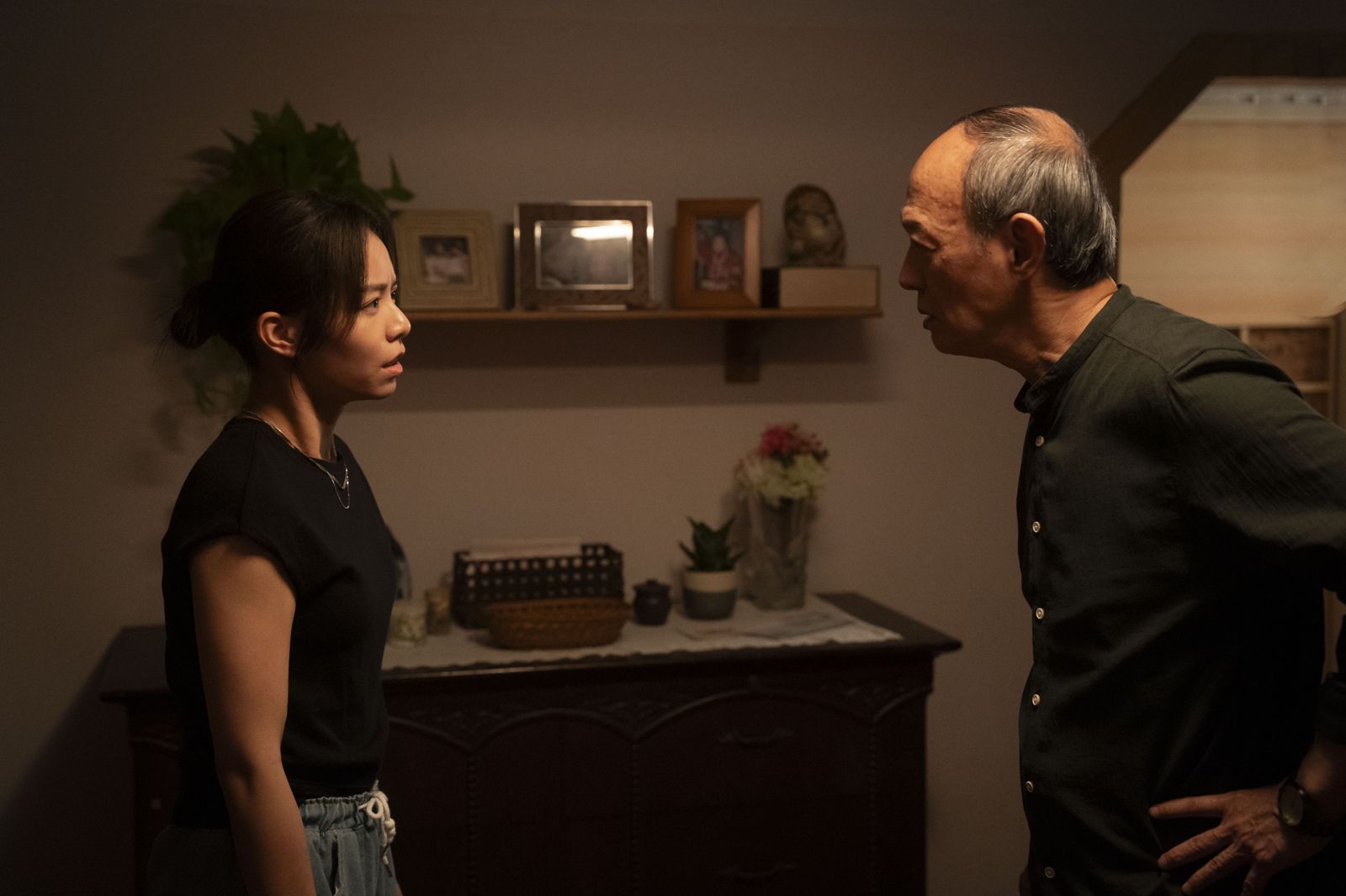 宋芸樺和金士傑在《人生清理員》演父女。(圖/公視提供)