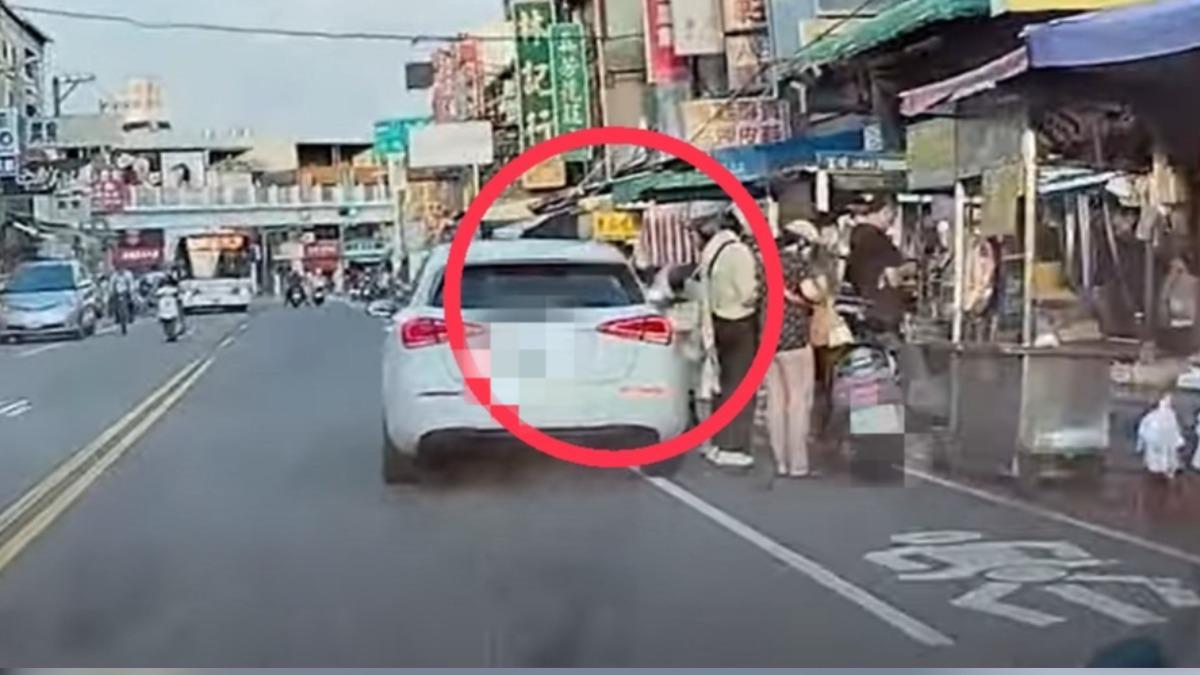 站機車道買小吃!台中女「肋骨遭撞斷」 駕駛裝沒事跑了