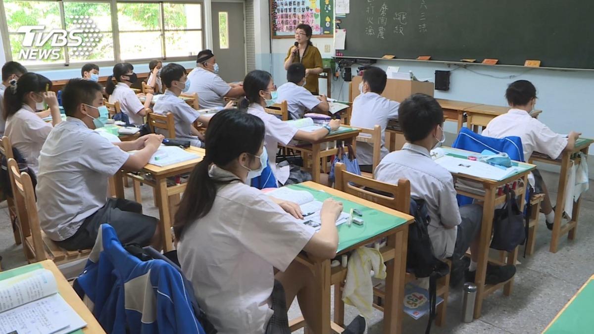 68%民眾反對「高中生禁愛令」 情感教育需列入必修課