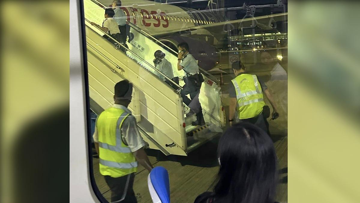 陸客偷同機旅客百萬勞力士錶　連累全機「被關接駁巴士」等抓賊