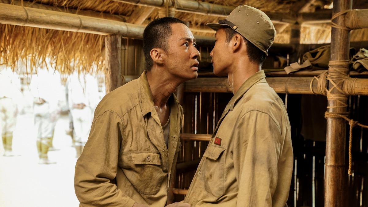 《聽海湧》吳翰林（左）和黃冠智在劇中產生嚴重衝突。（圖／公視提供）