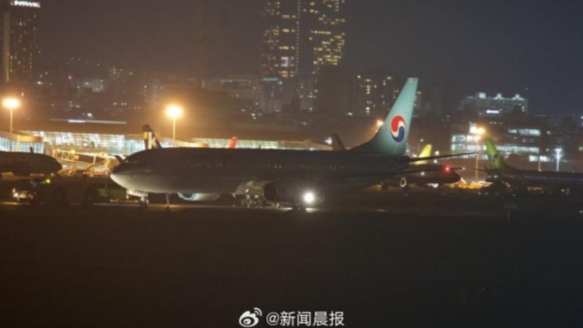 濟州機場飛機拋錨「171人困跑道上3小時」 旅客慘打地鋪過夜