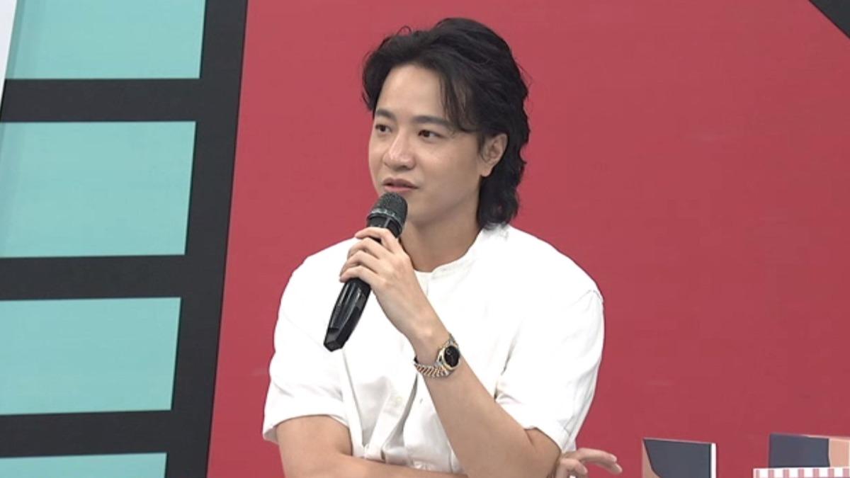 比利因沉迷線上遊戲,經常忽略另一半。(圖/中天提供)