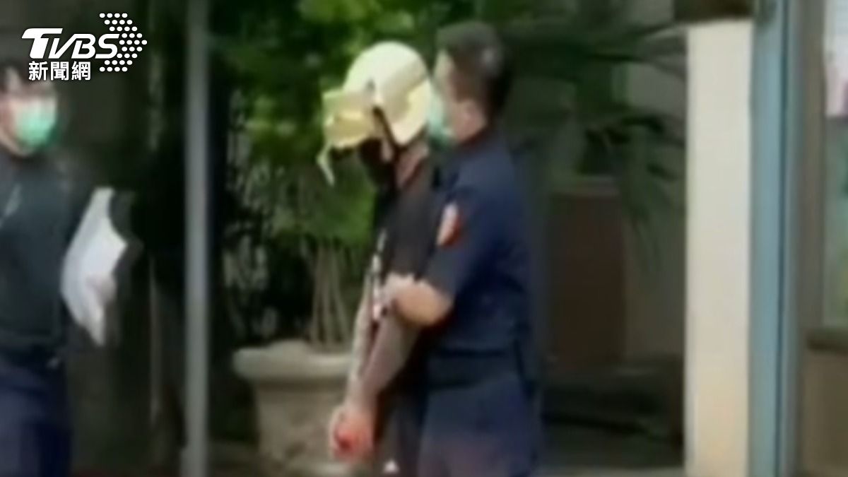 法器痛擊「木關刀插口中」!桃園男醋殺妻 她半裸慘死血泊