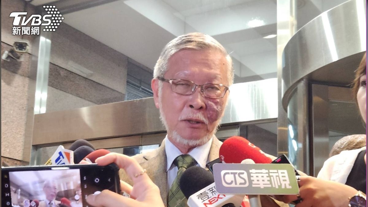 民進黨廉政會主委邱駿彥27日晚間受訪。（圖／潘袁詩羽攝）