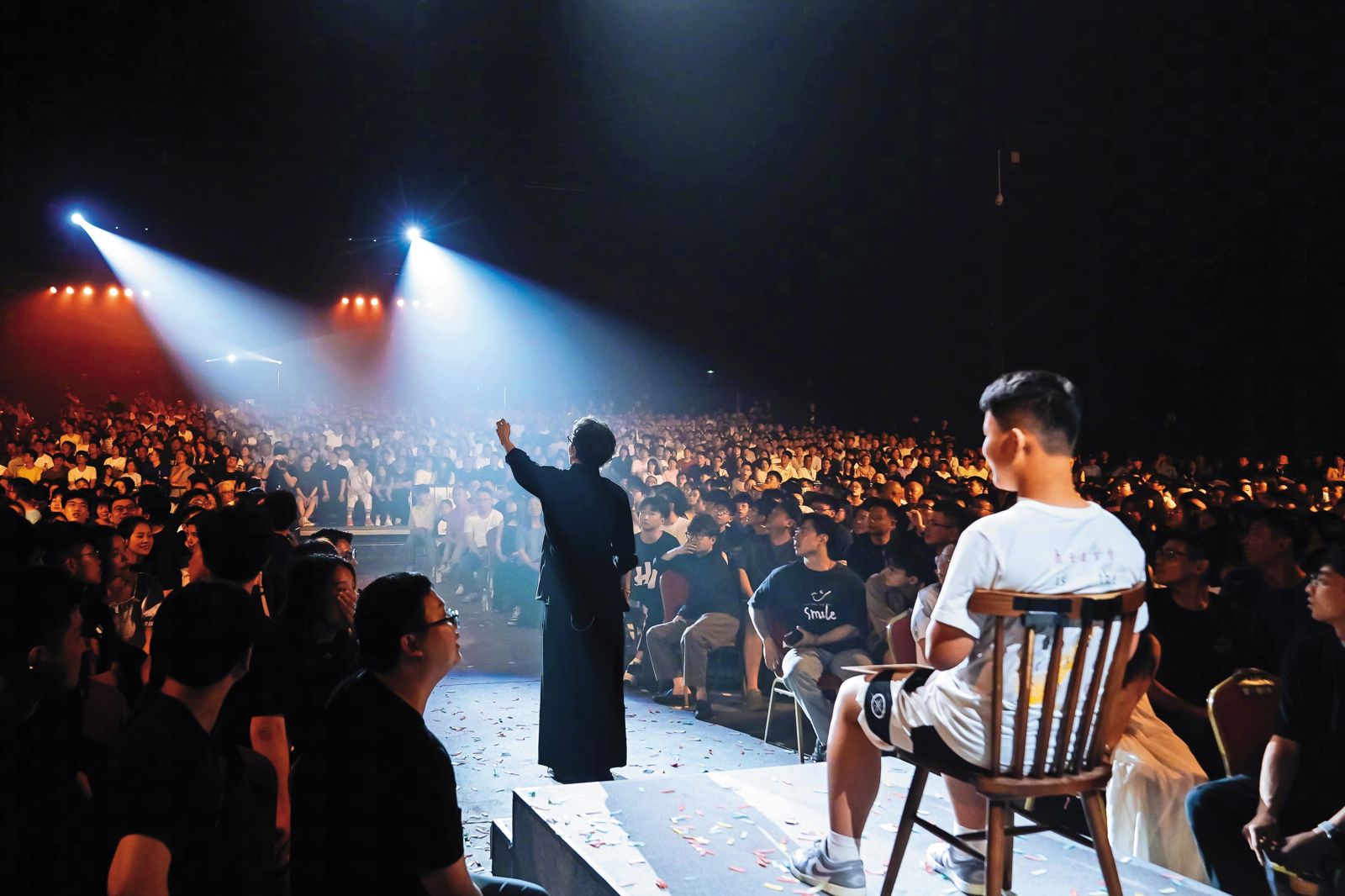 劉謙春晚表演結束後展開巡演，舞台上的表演魅力獲得台下觀眾讚賞。（圖／翻攝自劉謙微博）