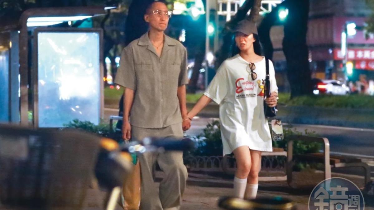當街伸進衣內調情!李杏打包新歡回香閨 甜認愛「這是我男友」