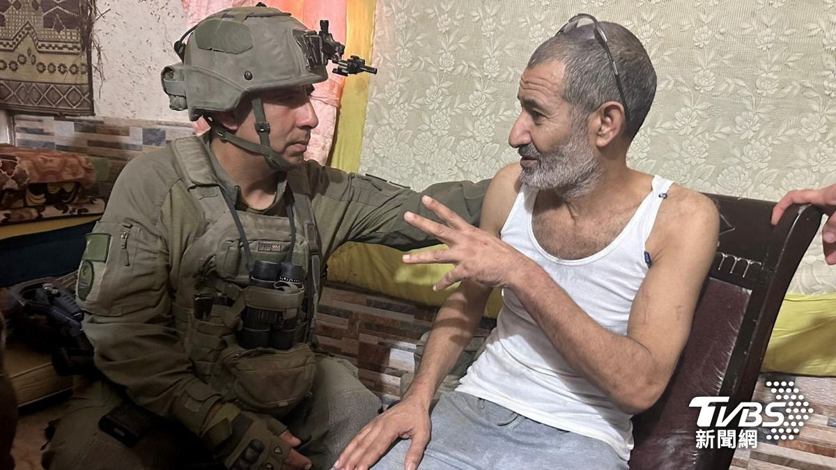 遭哈瑪斯囚禁作為人質的52歲凱德在隧道中被以色列軍隊救出。 (圖/達志影像路透社)