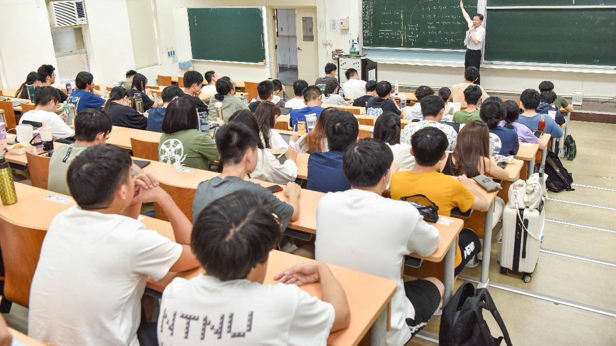 搶提早畢業!台師大推暑期修課 免學分費+4週就可賺學分