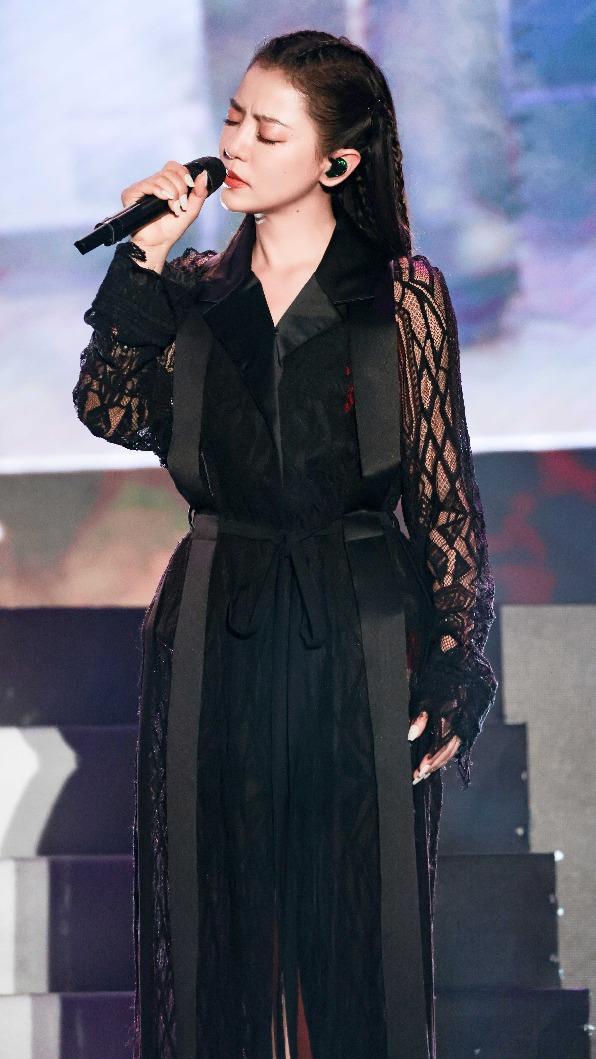 丁噹感謝歌迷17年來不離不棄。(圖/相信音樂提供)