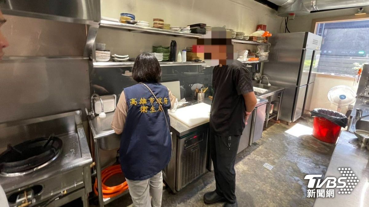 12人腹痛狂拉、嘔吐！高雄居酒屋爆食物中毒　業者急停業清消