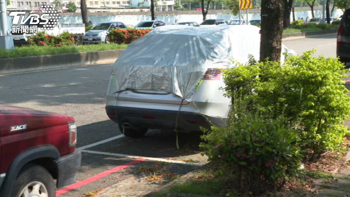 隔座橋兩樣情!台中這條路「停車搶破頭」 鄰街空蕩蕩