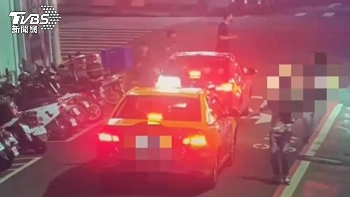 警方調閱監視器於3小時後陸續逮捕黃姓主嫌等8人到案。（圖／TVBS）