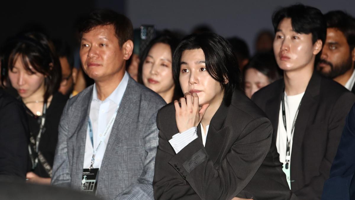 SUGA涉酒駕「三星下架代言照」　韓媒驚爆：考慮中止BTS合約