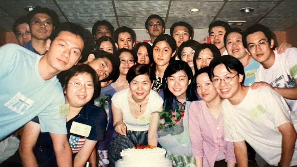 張清芳30年前跟粉絲一起過。(圖/翻攝自張清芳臉書)