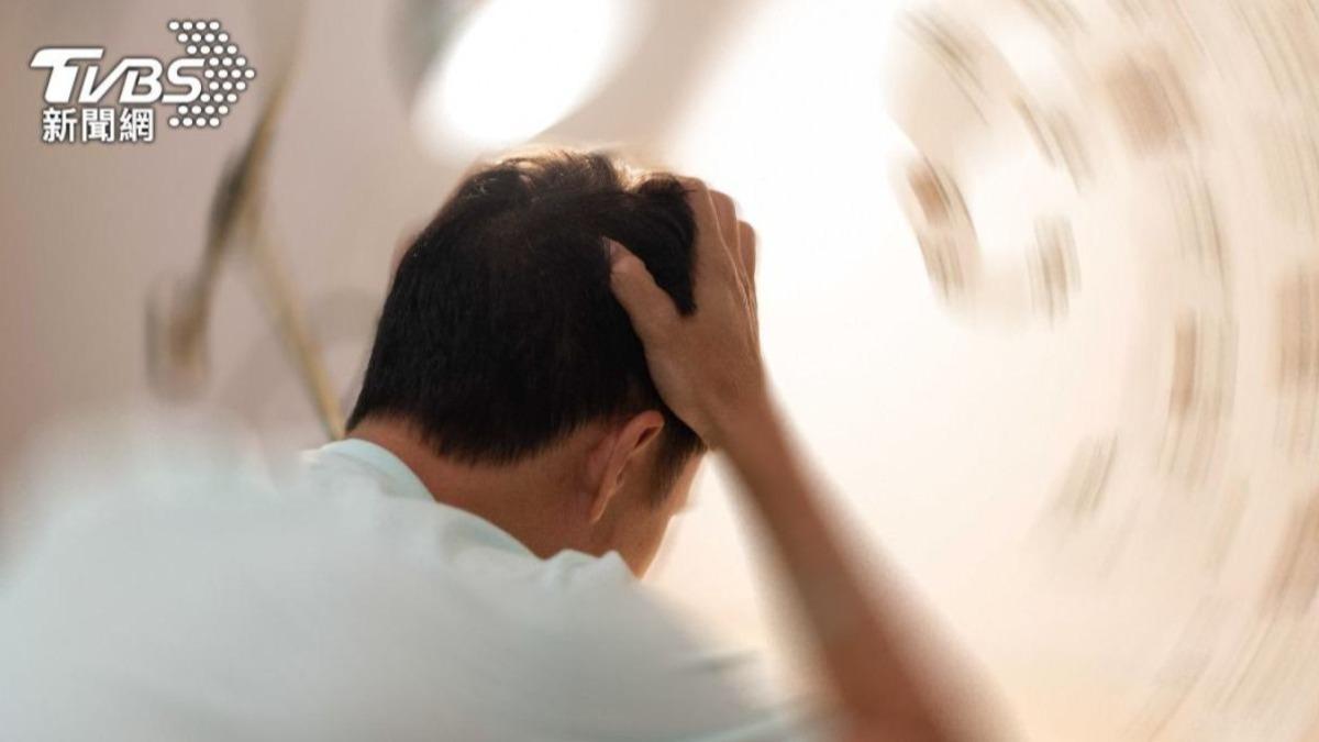 連續數月頭暈一整天!30歲男「腦內長瘤」 醫:出現2症狀小心