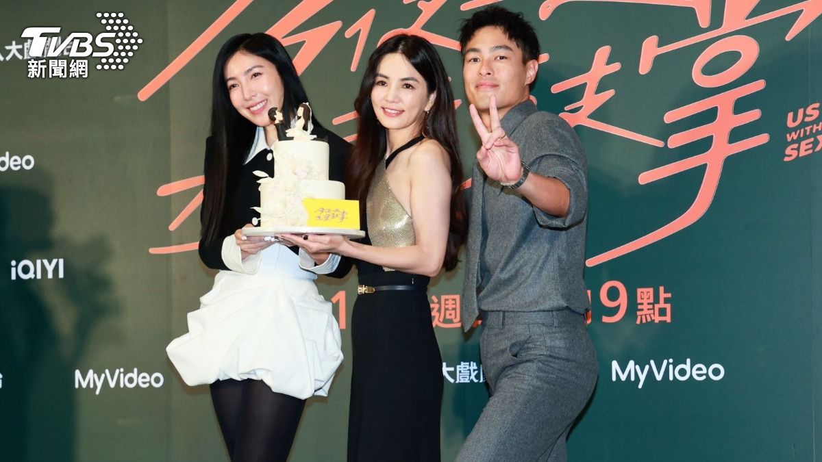 楊謹華(左起)、Ella、楊祐寧亮相記者會。(圖/趙世平攝)