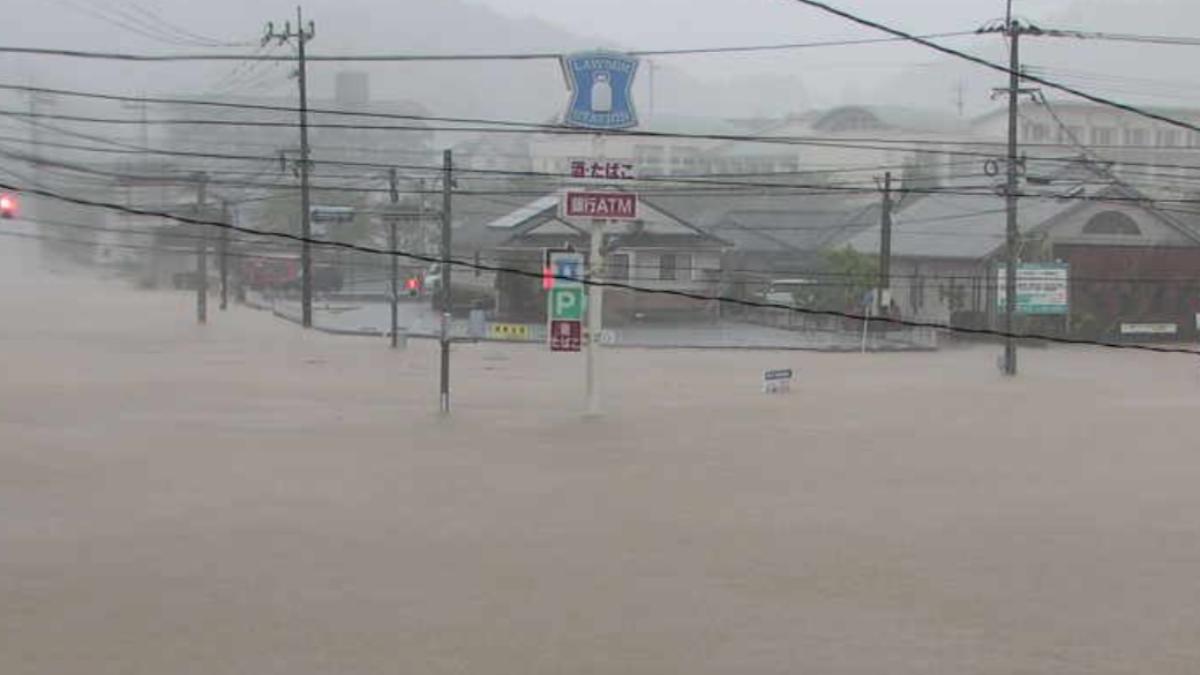珊珊颱風導致大分縣河川氾濫,各地淹水。(圖/翻攝自X@@superutosa)