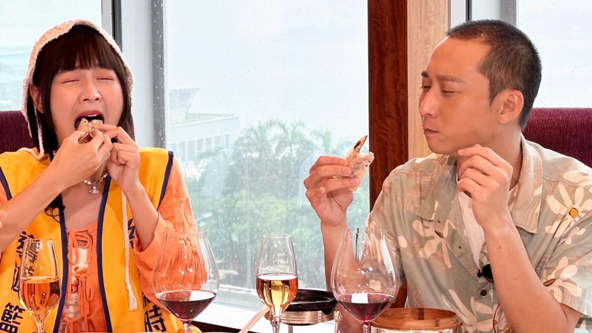 籃籃和浩子大啖美食。(圖/民視提供)