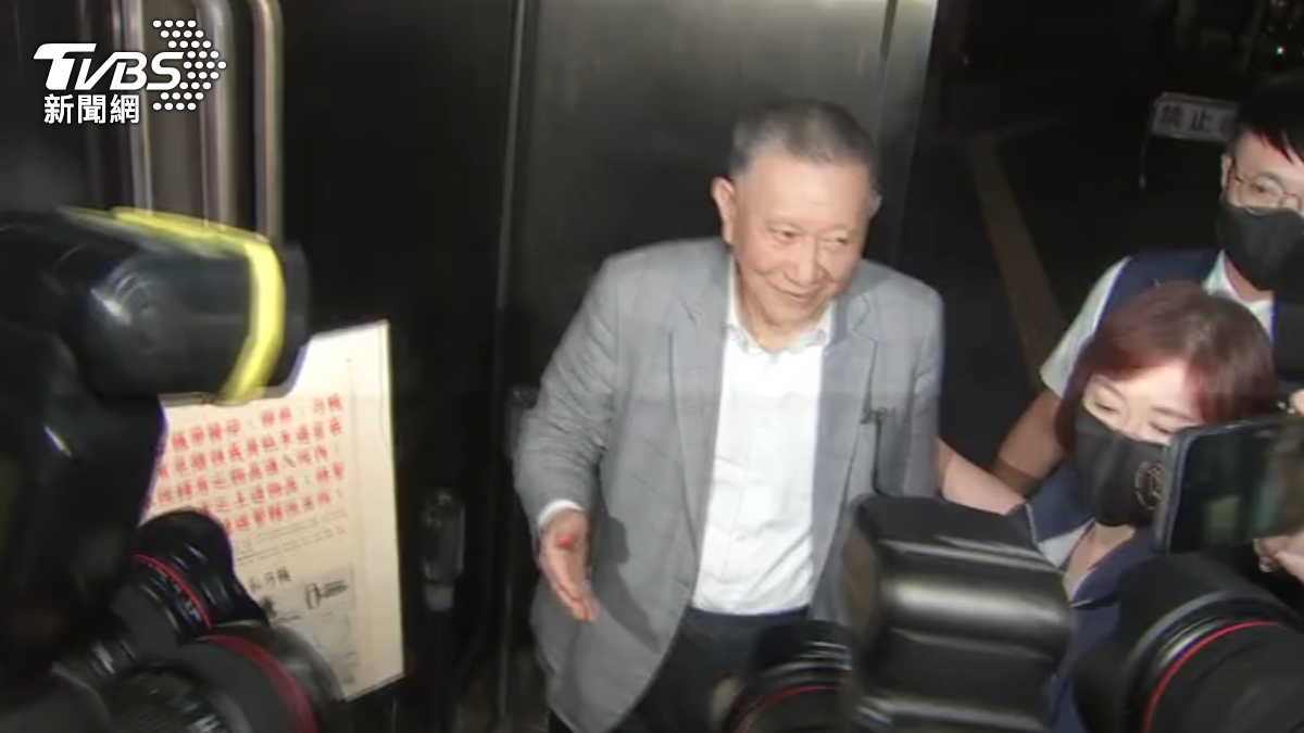 沈慶京在昨日被法院認定有逃亡之虞,裁定羈押禁見。(圖/TVBS)