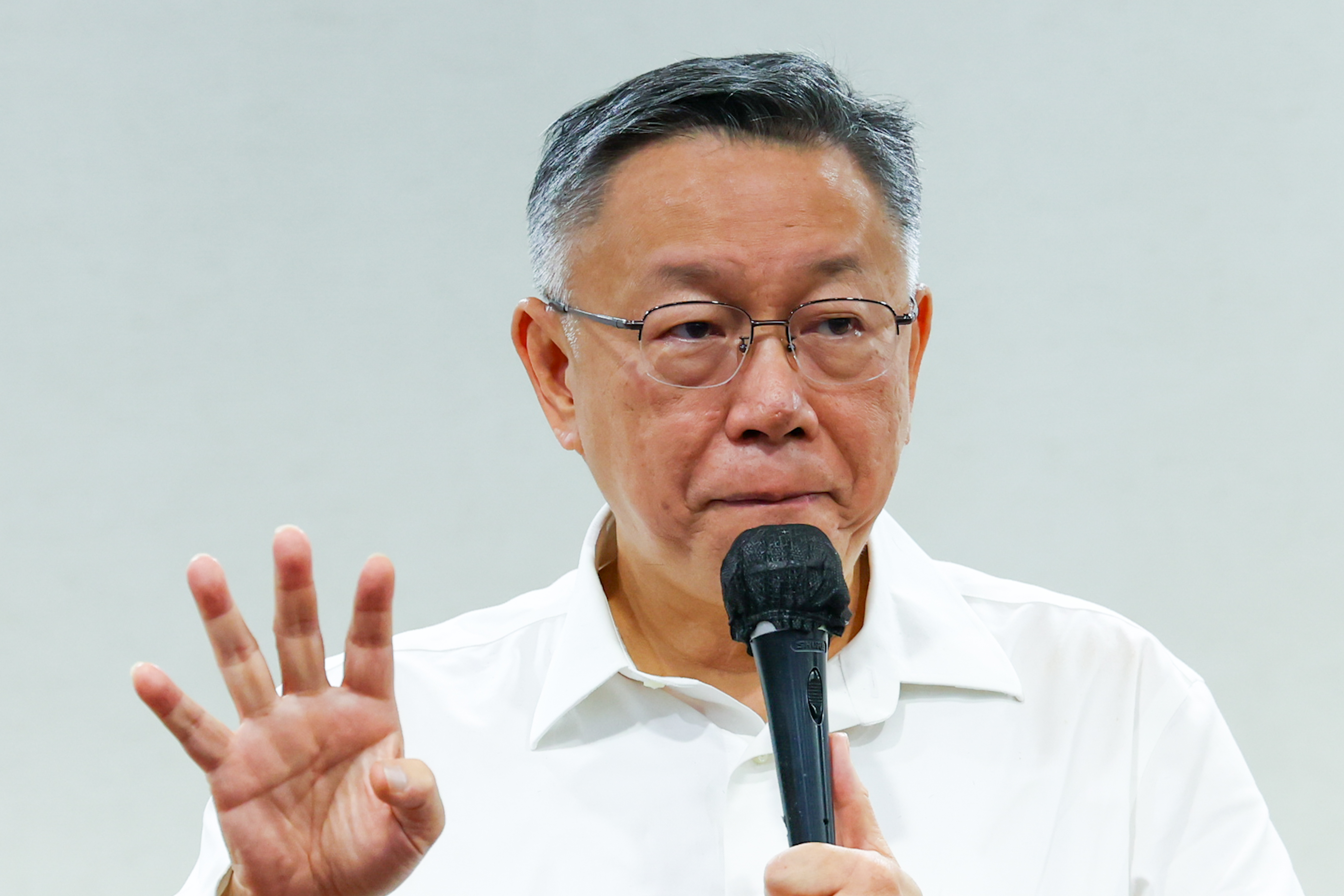 為政治獻金爭議鞠躬 柯文哲向小草致歉:因我疏忽草率辜負大家信任