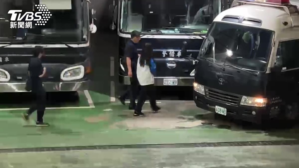 京華城案涉貪!應曉薇、沈慶京「銬上囚車」羈押禁見