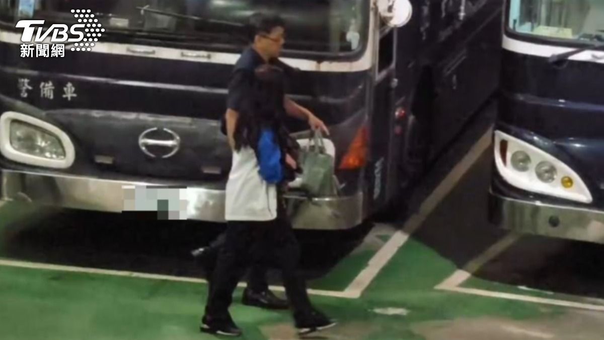 應曉薇身上攜帶台胞證、本想飛往香港,遭法院認定有逃亡事實。(圖/TVBS)