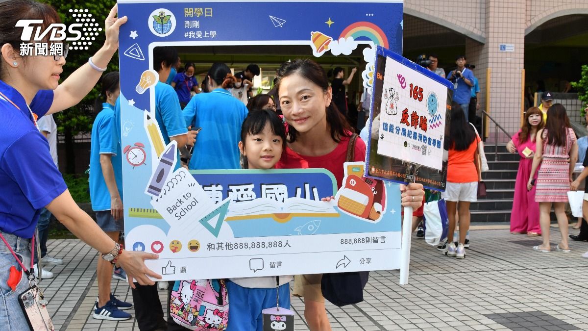 今天開學日,教育部新規定早自習及午休不得用來考試。(圖/記者胡瑞麒攝)