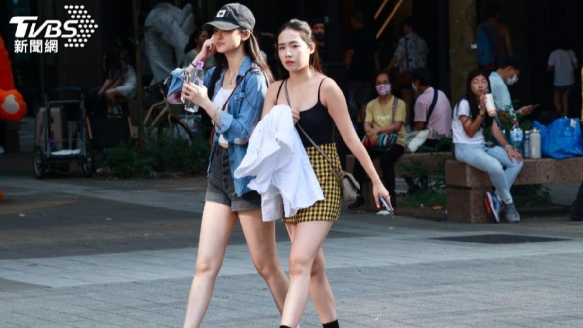 防曬乳選擇全攻略!醫師曝SPF、PA值密碼 陰天也要防曬