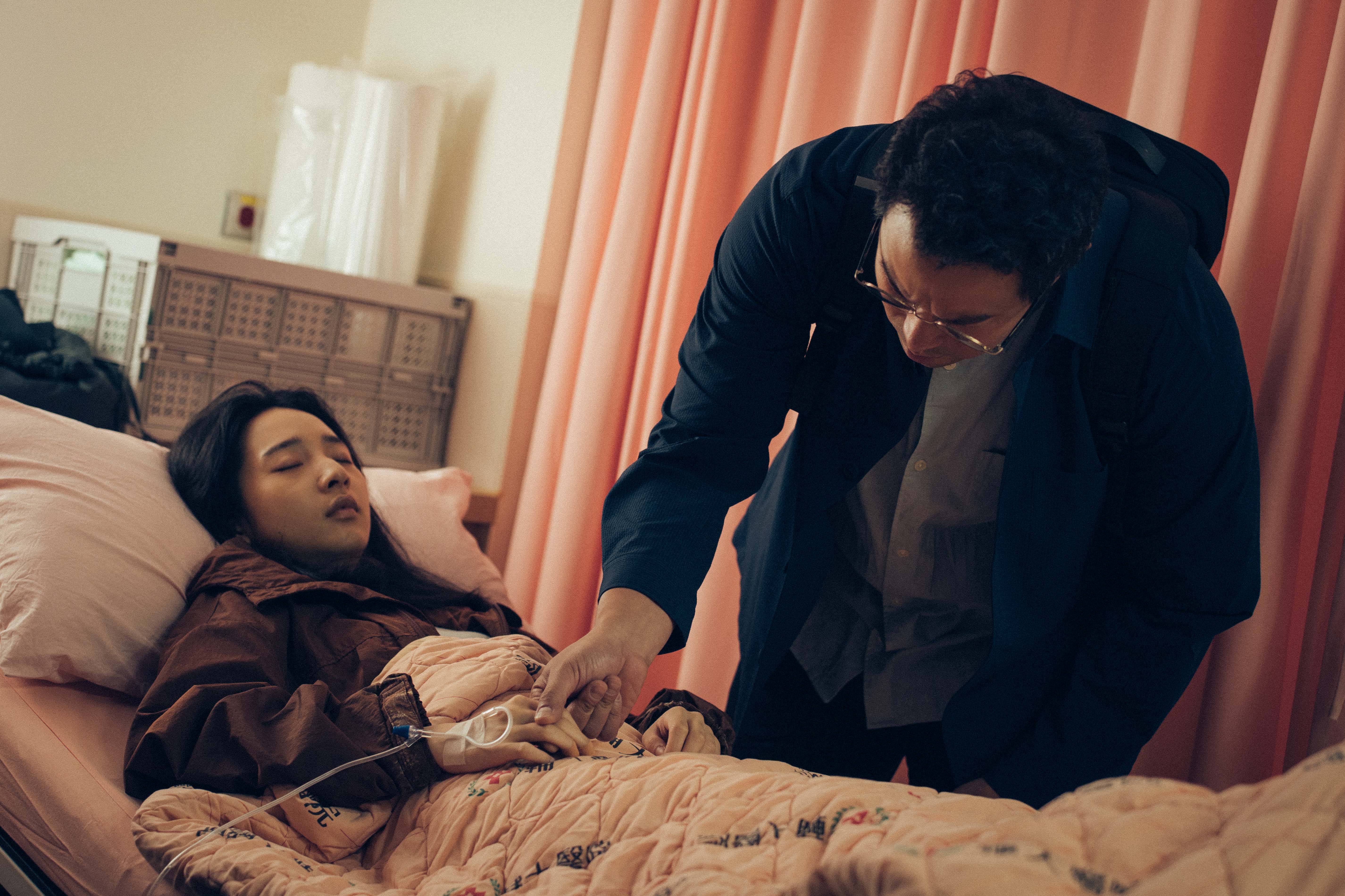 劇中張孝全、李沐詮釋父女故事線精湛演技驚艷觀眾。(圖/Netflix提供)