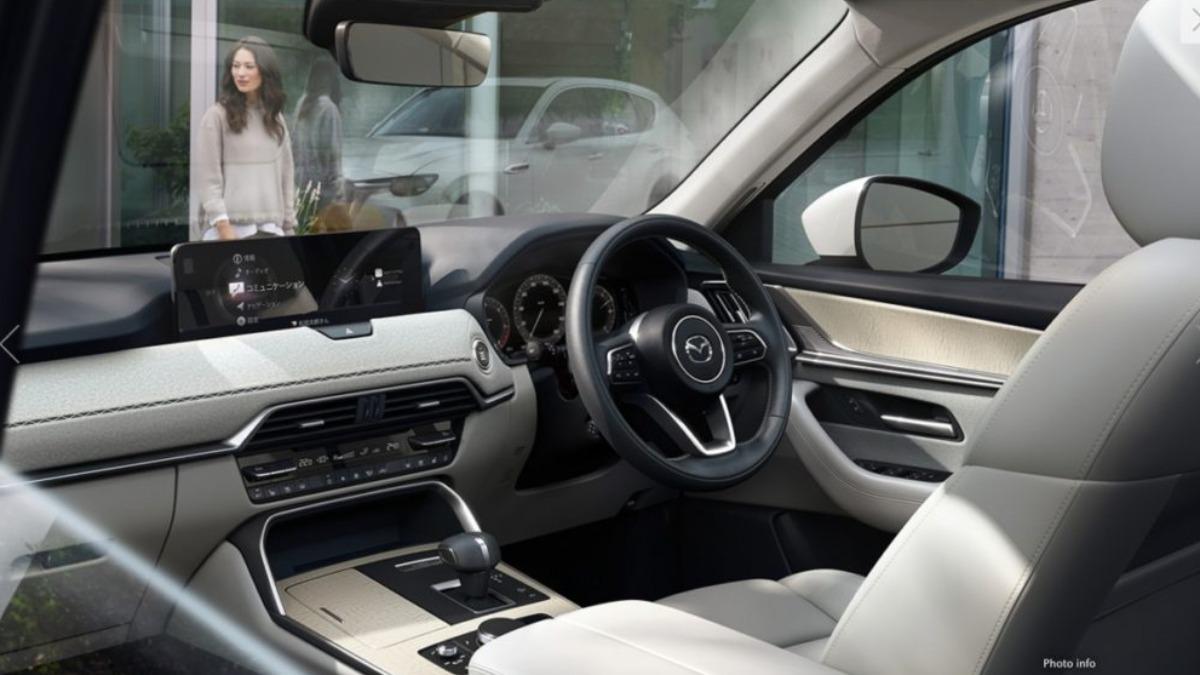 CX-5內裝方面,借鏡CX-60、CX-80、CX-90等車款,預期將導入更高級的用料和日本傳統美學的設計元素。圖為CX-60內裝。(圖/Mazda)