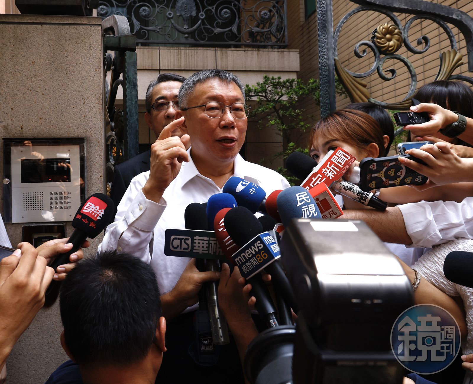 柯文哲怒喊「首次在野黨主席被搜」 她狠打臉:黃國昌沒告訴你嗎?