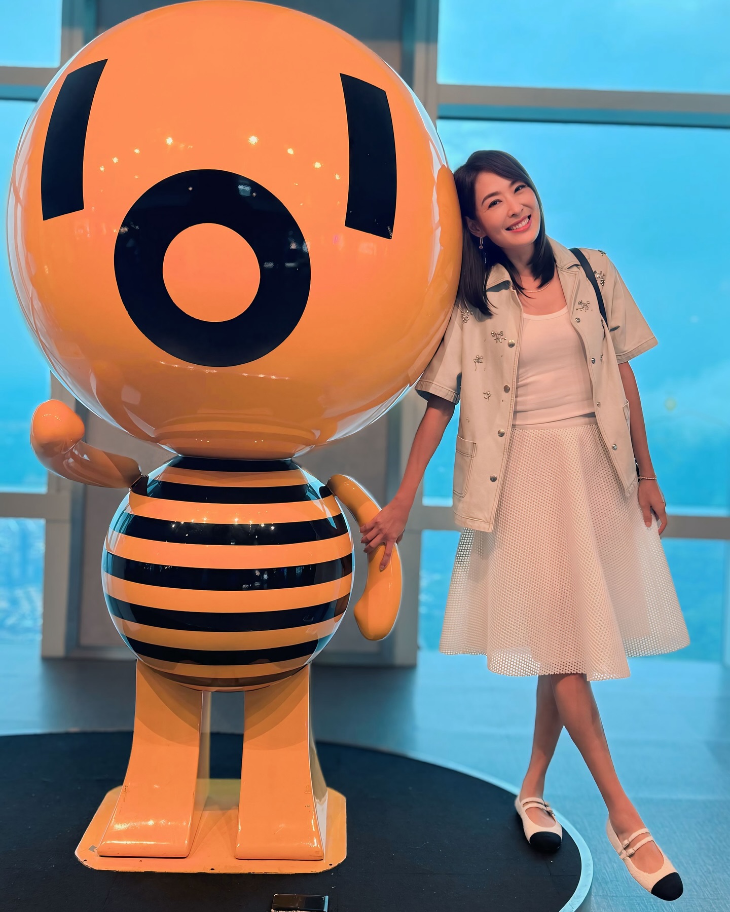 賈永婕和101吉祥物合影。(圖/翻攝自賈永婕臉書)