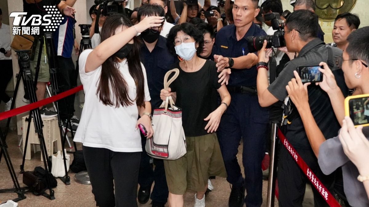 陳佩琪訊後請回!黃珊珊開車接送 彭振聲夫妻送北檢複訊