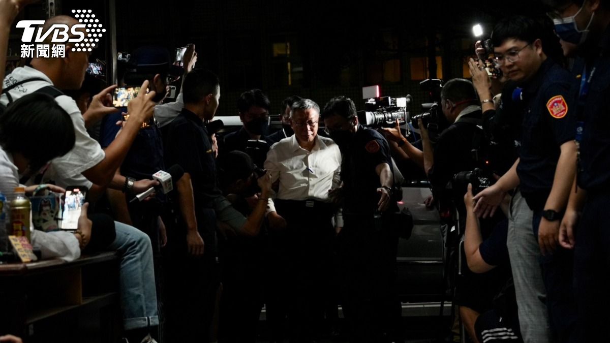 穿越時空的時事題!柯文哲「疲累拒審」當庭被捕 去年律師考試就考過
