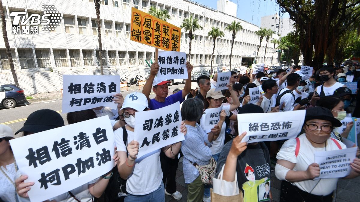 柯文哲遭逮!小草北檢外大動作聚集 「不敵高溫」中暑了
