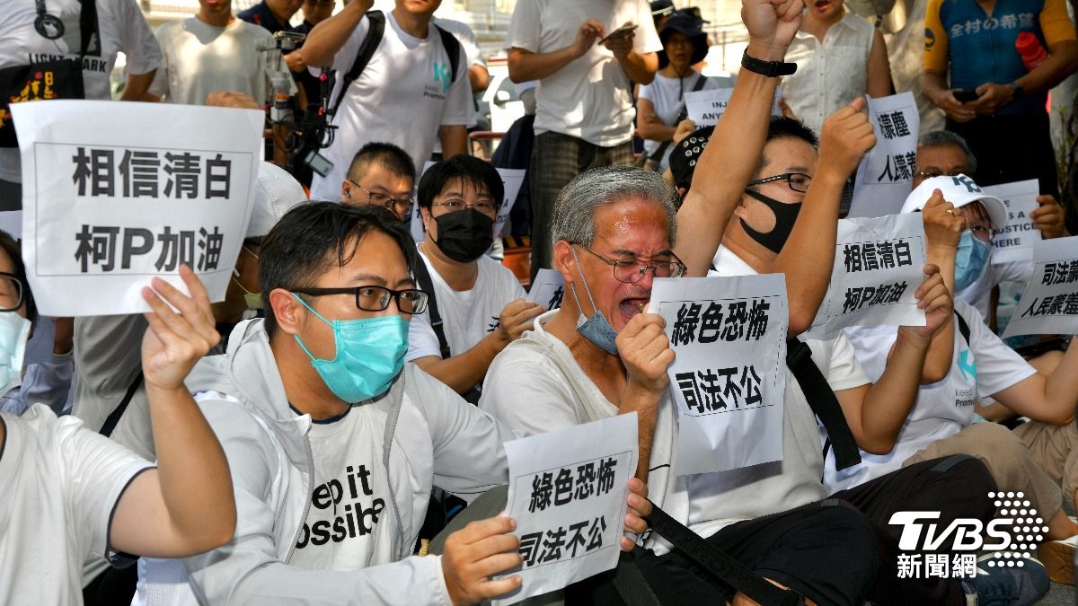 支持者高聲呼喊口號。(圖/胡瑞麒攝)