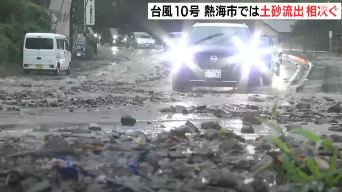 熱海市多條道路也因山崩和溪流湧入土石而封閉。（圖／翻攝自SBSnews6）