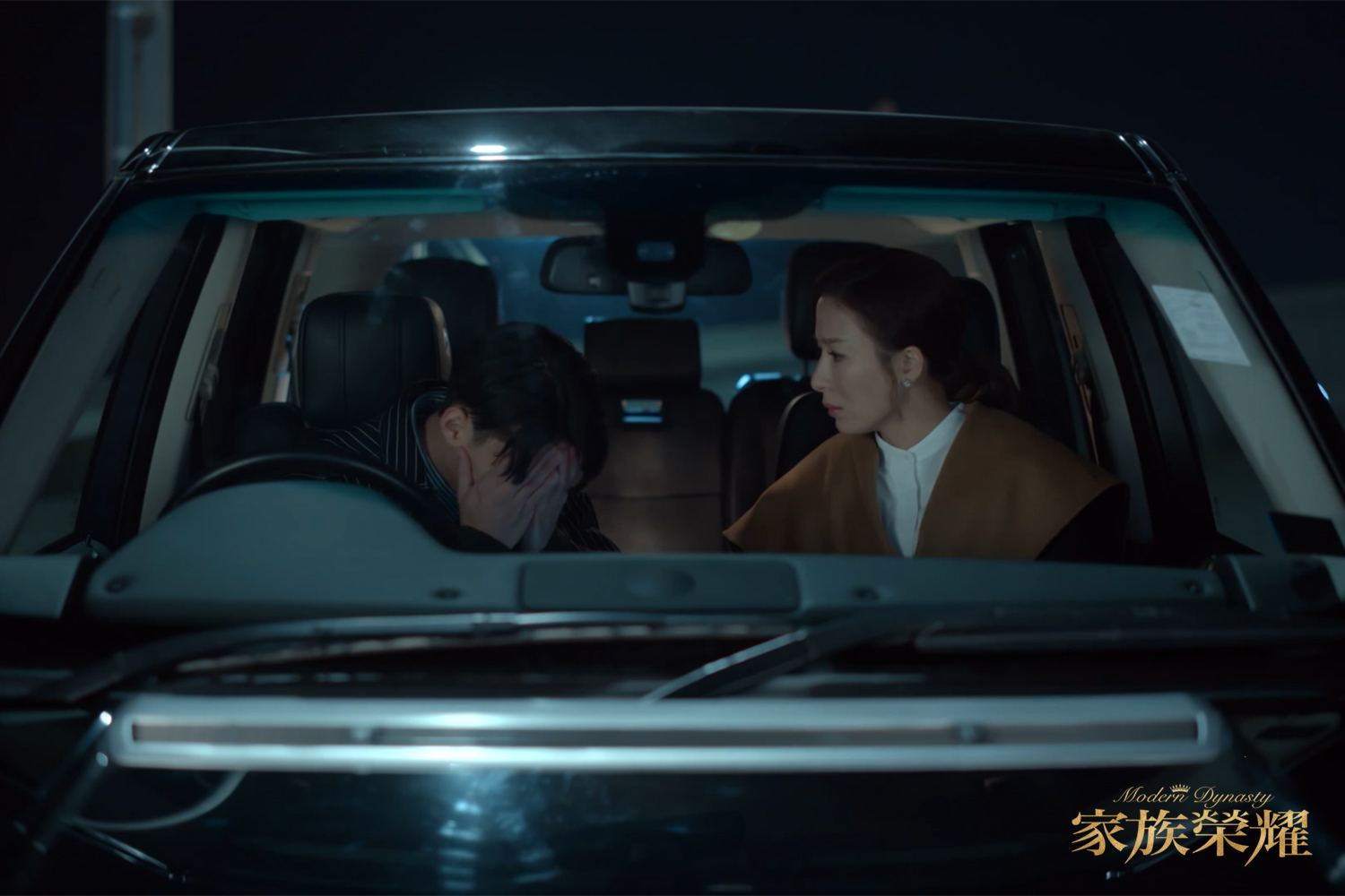 朱鑑然(左)面對姊姊楊茜堯的冷血相當崩潰。(圖/TVBS)