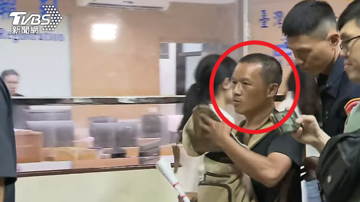 柯文哲遭聲押禁見!小草不捨落淚 柯黑逆風「按鈴申告」痛訴曾遭欺騙