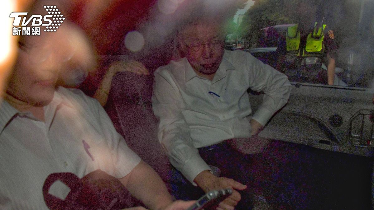 民眾黨主席柯文哲涉貪醜聞、31日在候審室過夜。(圖/胡瑞麒攝)