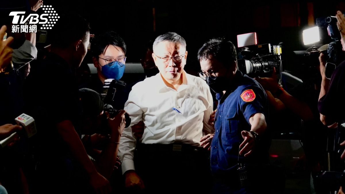 10年政壇路…柯文哲登記參選、上銬收押「同一天」 民眾黨何去何從