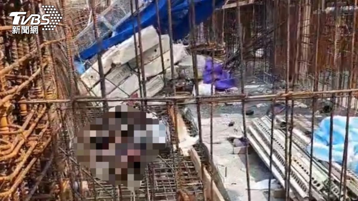高雄市鳳山區三井購物中心工地處驚傳嚴重工安意外。（圖／TVBS）