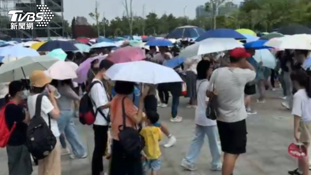 文博會今閉幕！排隊人潮仍炸裂「湧現雨傘海」　轉戰三井人龍也超長