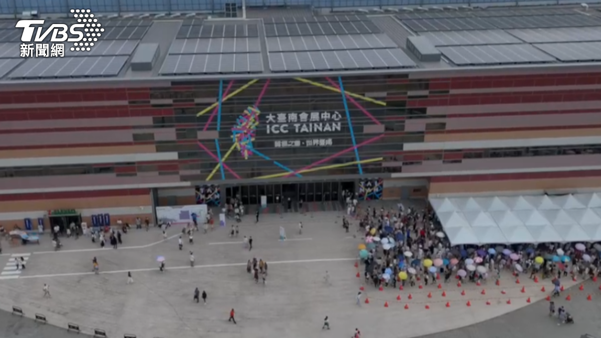 文博會吸引許多民眾前往排隊朝聖。(圖/TVBS)